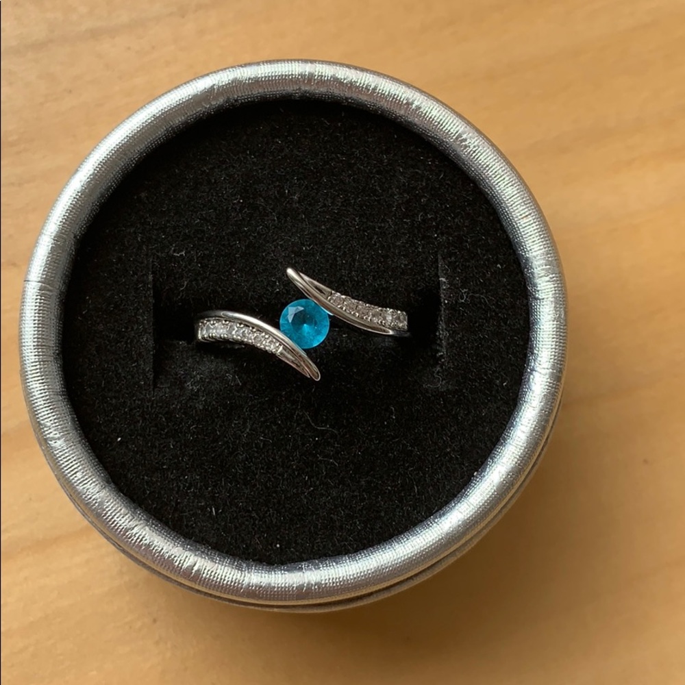 Size 8 new blue and silver ring
